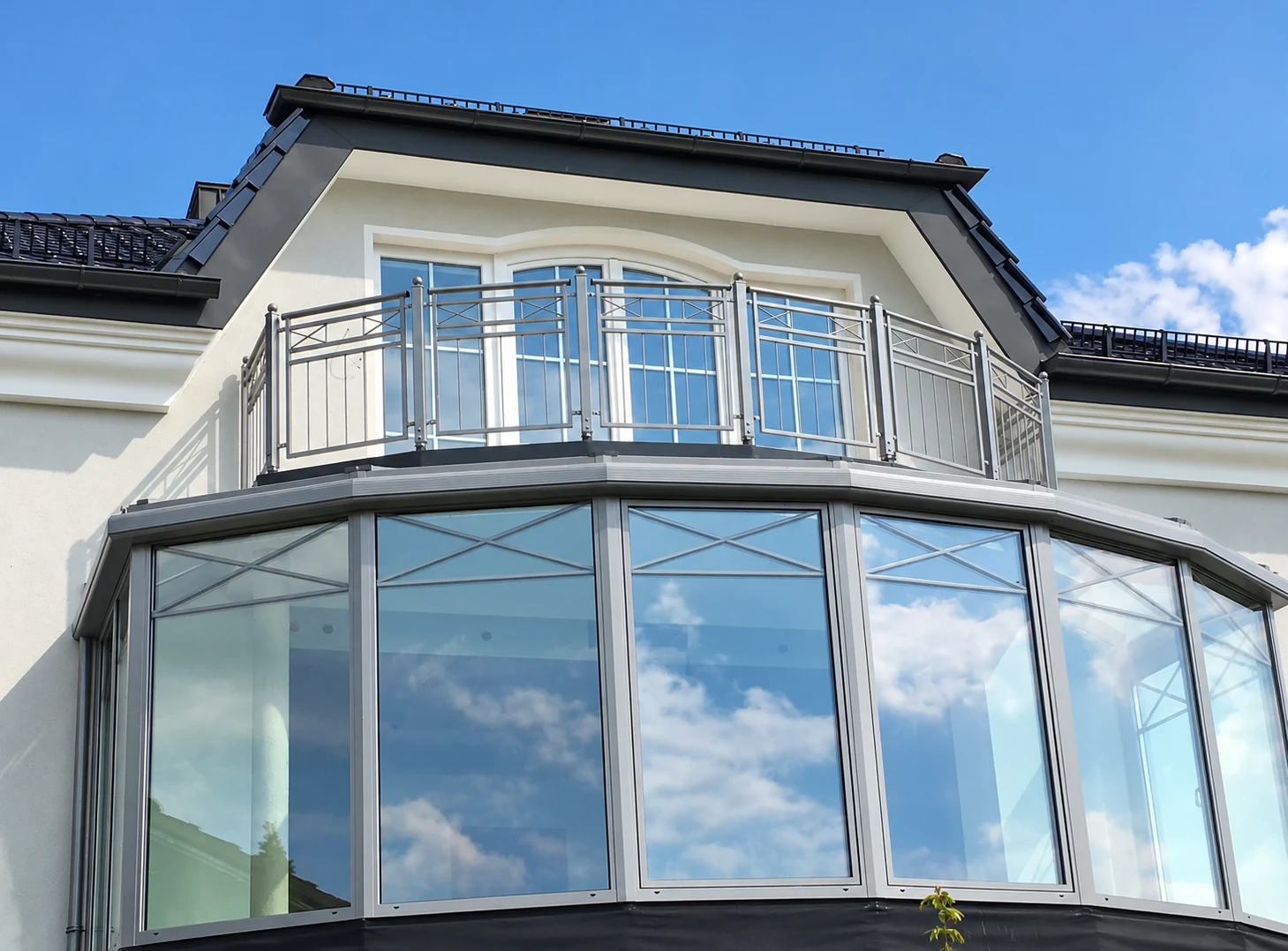 Wintergarten mit Balkon und Edelstahlgelaender